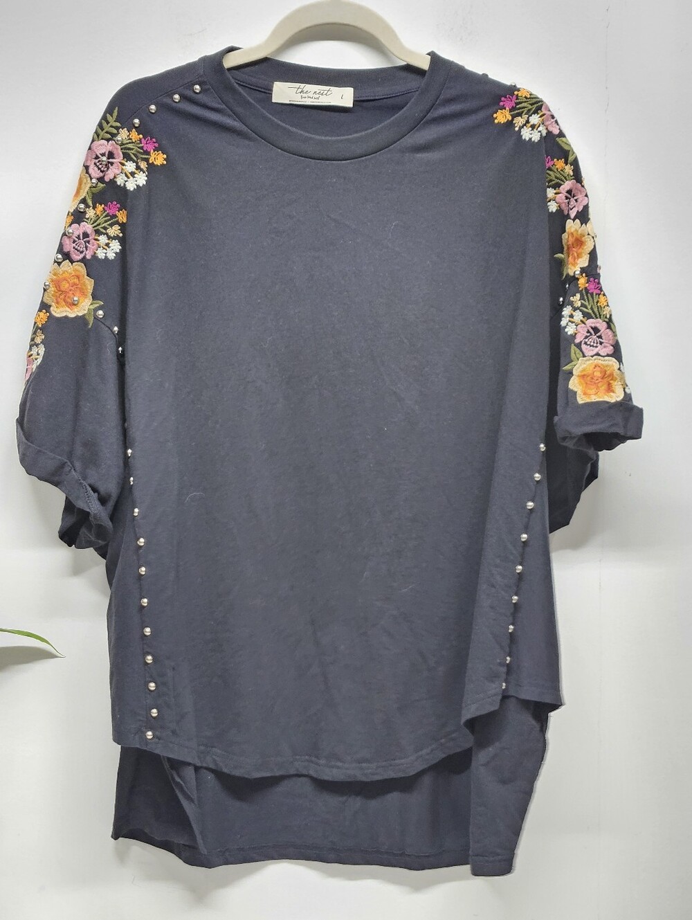 Three Bird Nest Tomcat Studded High Low Top Size Large Black Boxy - Picture 2 of 10